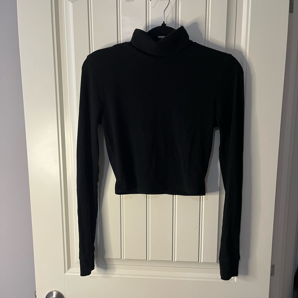 ✨🖤 Black Turtleneck Crop Top | Chic & Minimal✨